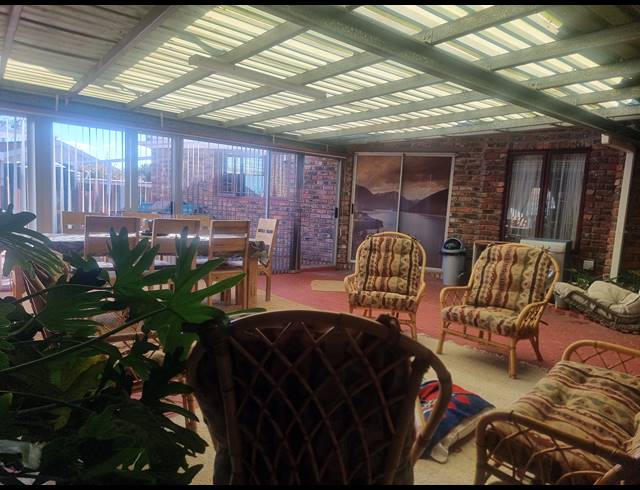 6 BEDROOM FREESTANDING FOR SALE IN HEIDERAND